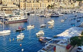 Entire Senglea Seaview Town House